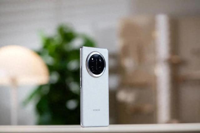 手机怎么选？无需太贵，这三款性能强、高性价比