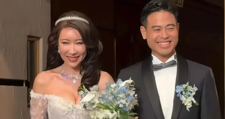 35岁前TVB女星陈婉衡大婚，星级酒店设宴，满身金器尽显中式喜庆