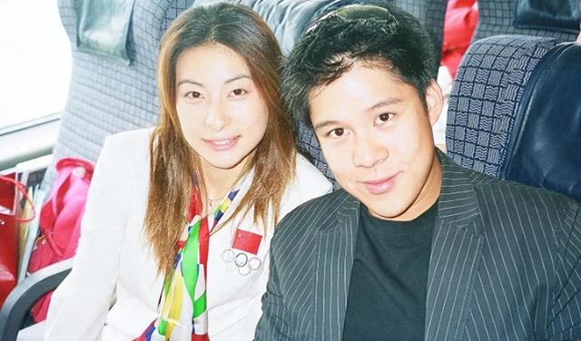 霍启刚晒儿女近照，11岁霍中曦越长越像太爷霍英东，是帅气美少年