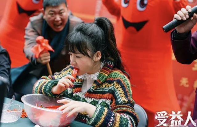 可怜的柳岩：母亲患癌，父亲去世，自己患病，今40岁仍孤身一人