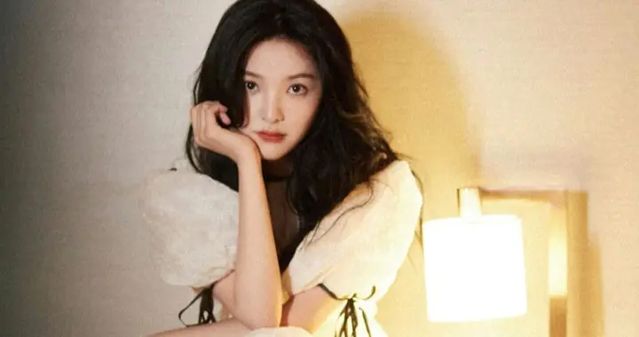 章若楠解锁白裙造型，气质太惊艳