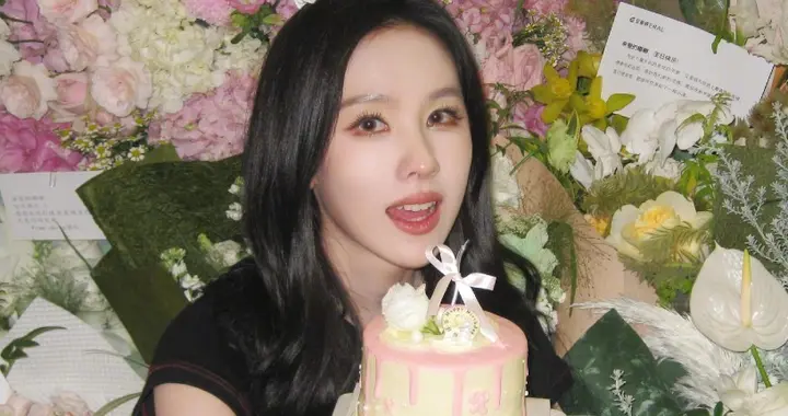 陈都灵晒生日照，完全看不出32岁啊，这状态完全就是青春女大