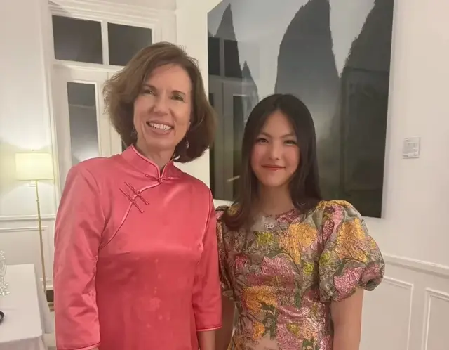 看到王诗龄戴着九万七的手镯，忽然想通了她为何从来不戴国产货