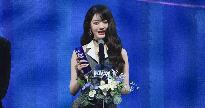张元英美腿小白袜挺漂亮