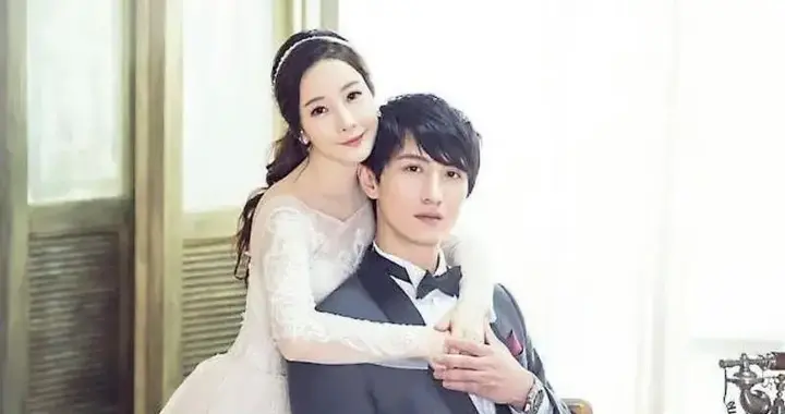 剧情反转！41岁香港男歌手与前女友离奇复合，女方自爆抑郁症复发