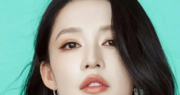 眼波流转，沁香自来：李沁的美与韧