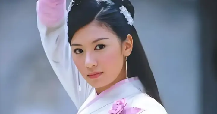 长相美若天仙，却输在了“个头太矮”，这5位女星的身高太任性了