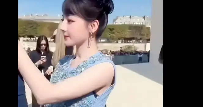 热巴蓝色亮片套装， 温婉可人，又纯又欲！