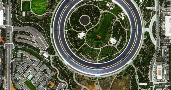 从太空看苹果总部：像极了地球的Home键