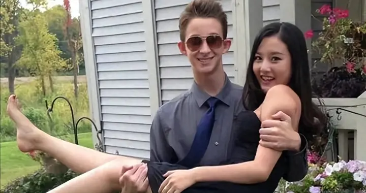 被曝和白人搂抱、与富二代同居，看完牢A直播 才懂宋祖儿为啥被黑