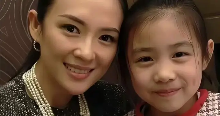 曝汪峰前妻被男友暴打！掌掴、砸酒瓶、当众羞辱，小7岁男友高壮