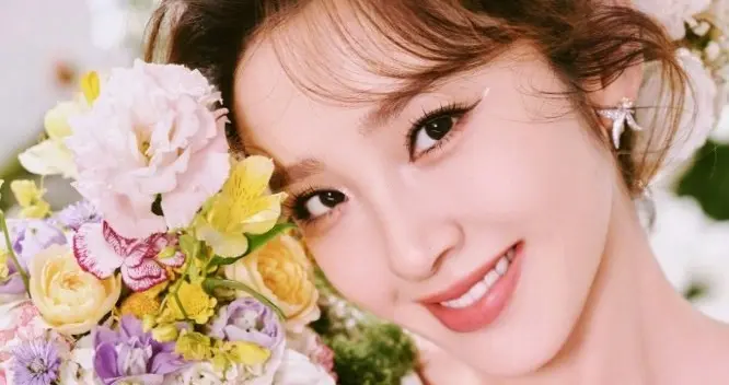 唐艺昕晒生日美照, 细腰长腿身材火辣好迷人, 37岁仍少女感满满超