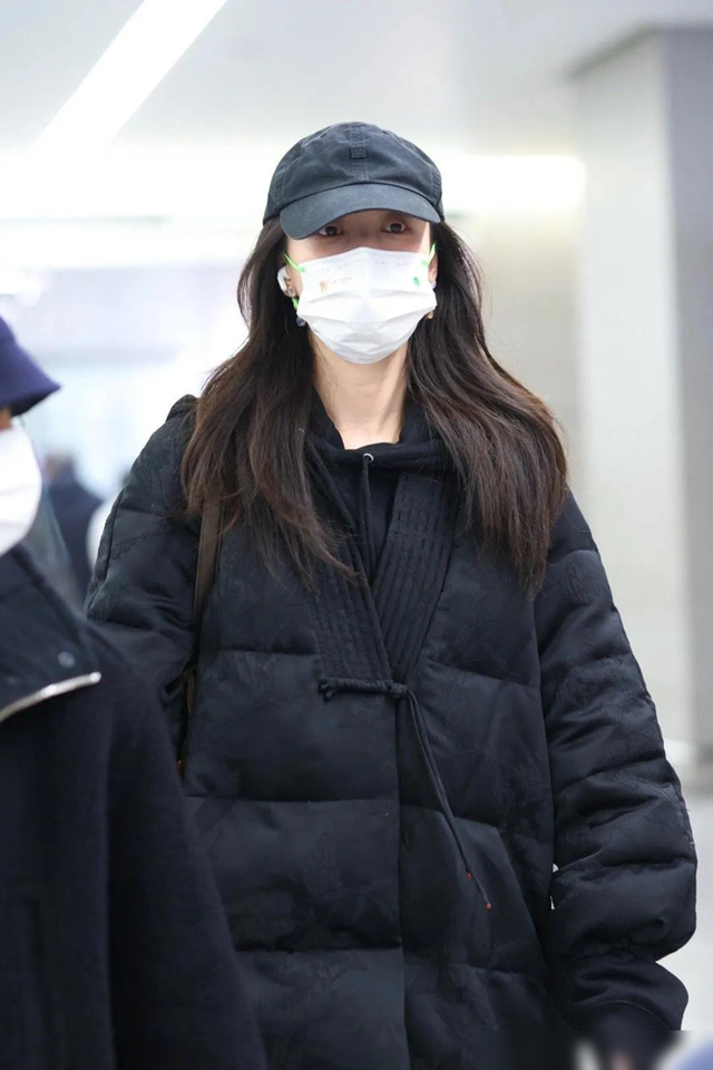 倪妮新中式羽绒服上热搜，古风与现代的完美结合，是她喜欢的调调