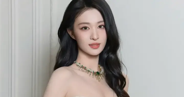 王楚然展现清冷仙气！玉骨清姿遗世独立，静态动态都能经受考验