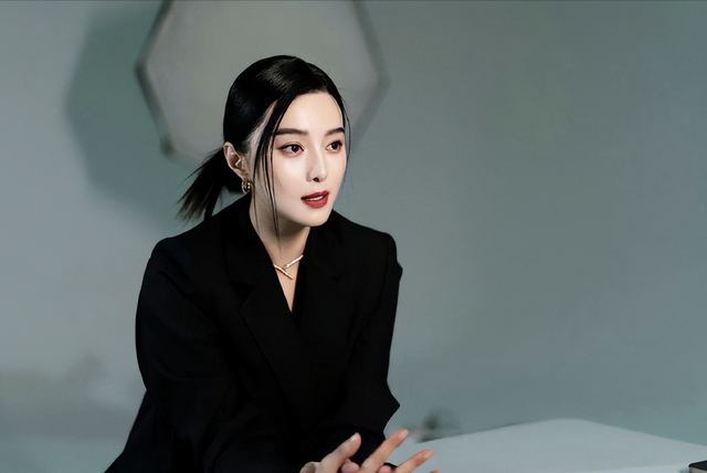 时光不败美人！这么多年了这张脸还是没有对手，她美的太高级了