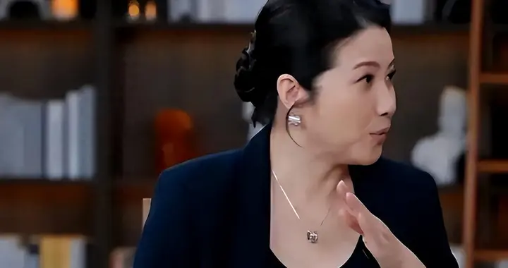 官宣恋情2个月，“老少恋”的颜丙燕，终究逃不过现实的残酷