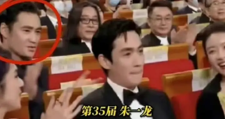 巧合还是玄学？坐在五位影帝身后的男人，袁弘才是最强背景板