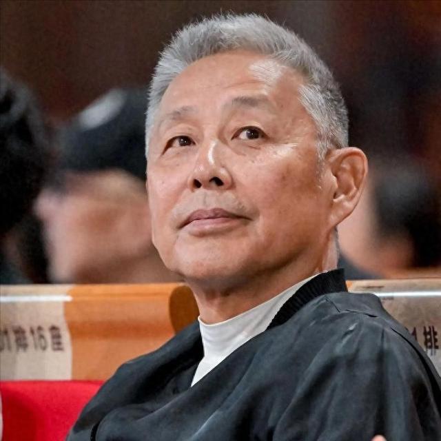 万万没想到，69岁不沾烟酒很少参加饭局的陈道明如今竟变成了这样