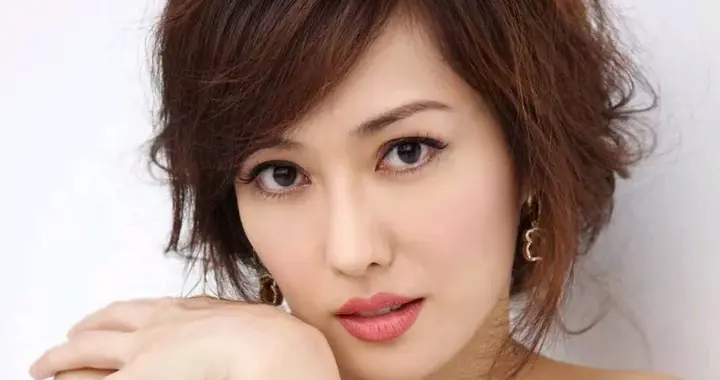 59岁孟广美：曾被男友骗得倾家荡产，如今嫁入豪门幸福至极