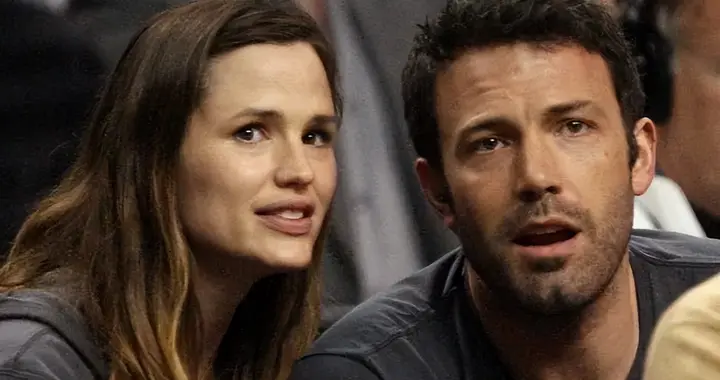 本·阿弗莱克有点暖，感恩节居然跑前妻家过节去了！