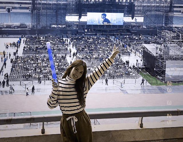 杨丞琳|李荣浩开演唱会，妻子杨丞琳携潘玮柏助阵，打扮简单不抢老公风头