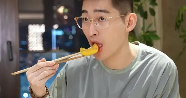 41岁张翰女友首曝光，颜值身材不输娜扎，想买7000万豪宅做婚房