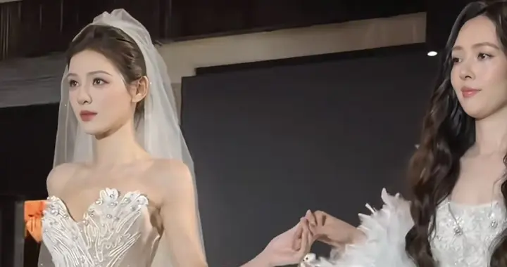 郭碧婷张予曦同框走秀，张予曦身材比例超好，郭碧婷好温婉大气呀