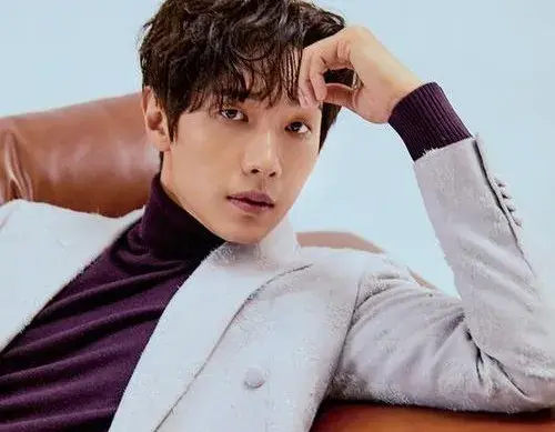 他是韩国单眼皮男神，刘仁娜的唯一旧爱，如今39岁却依旧单身。