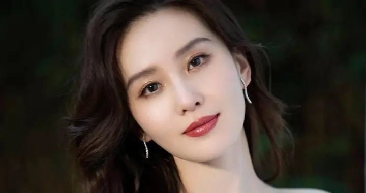刘诗诗：演艺星河中的温婉明珠！