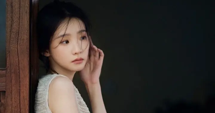 张艺凡国风写真释出｜清冷感与复古风碰撞，每一帧都是电影质感