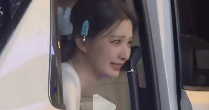 真好！王楚然出席活动被隆重欢迎，被吓一跳后还鞠躬感谢工作人员