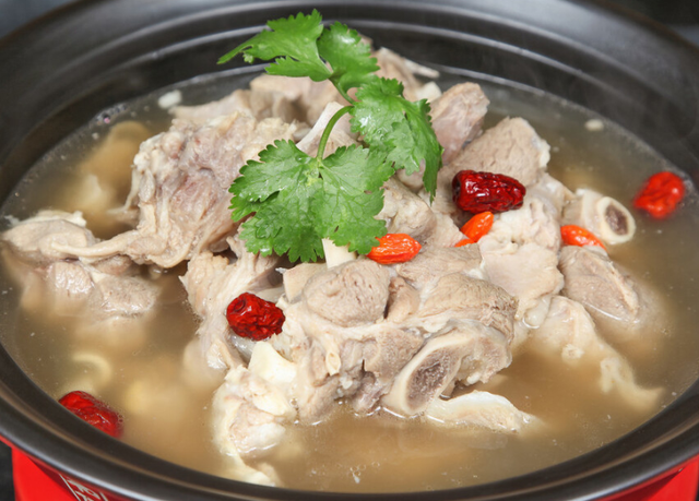 羊膻味的“克星”，1斤羊肉放1克，羊汤鲜香奶白，肉嫩不腥膻