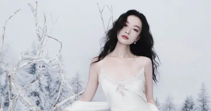 倪妮 最新物料 白色蕾丝吊带裙???