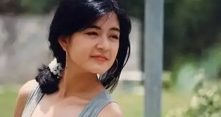 她与前男友分开后，43岁高龄产子，如今成人生赢家
