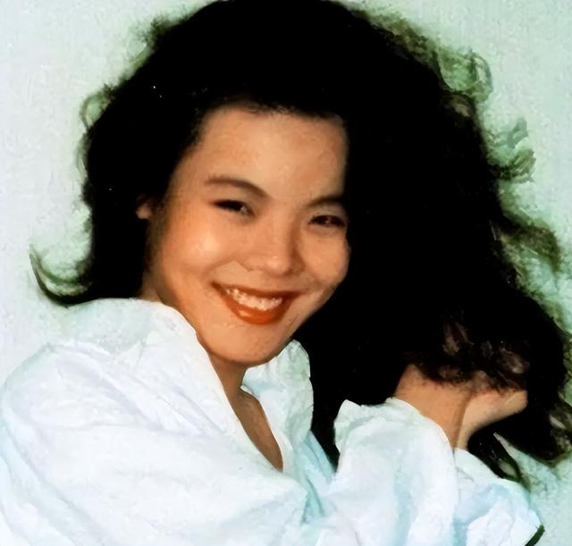 春晚爆红后，她洗完澡后23楼一跃而下，临终时说：妈妈，我好后悔