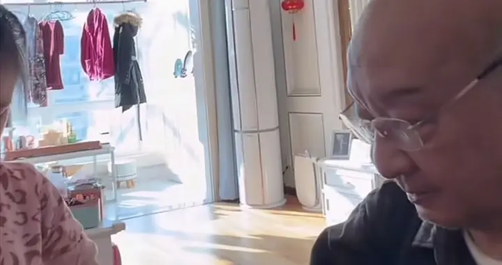 青翼蝠王韦一笑扮演者刘长生元旦尽享天伦之乐，小儿子迎三胎