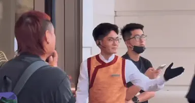 “东北财阀”小沈阳亲密牵手女儿上节目，沈佳润衬得小沈阳更帅了