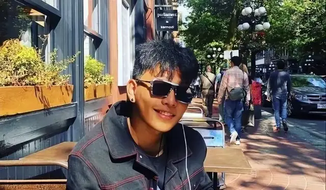 陈坤的儿子已成年，容貌开始显现母亲的基因，像谁可以认出来吗？