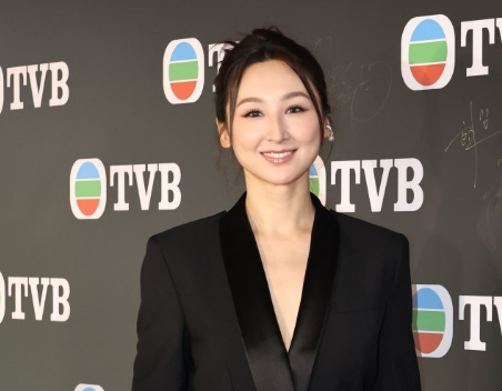 上海电视节！TVB当红花旦小生倾巢而出，高海宁前后齐露性感担当