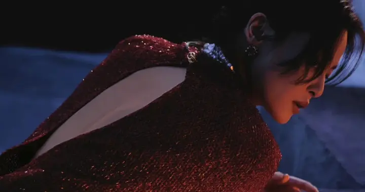 辛芷蕾不只性感，还有优雅！