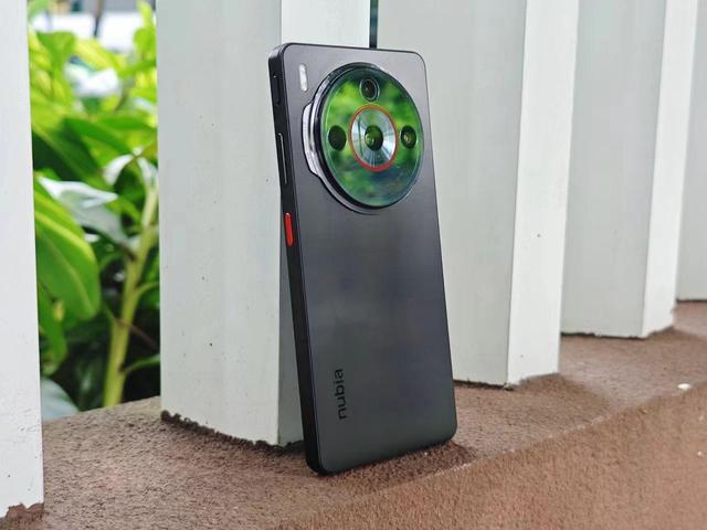 内行人买什么手机？近期这三款公认的值得买，用到2029年没问题