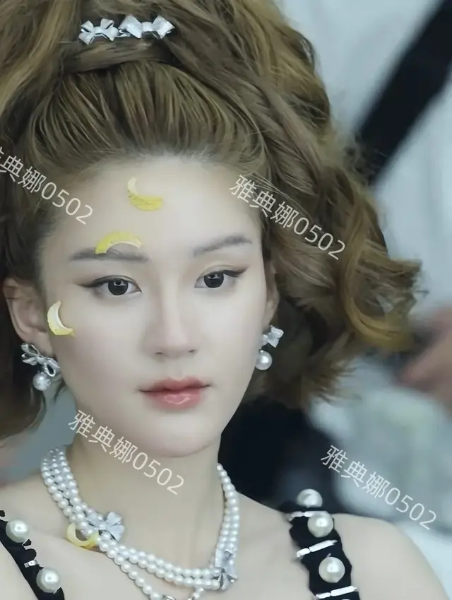 天啊，这居然是赵露思？新造型竟然撞脸谢娜，粉丝直呼认不出来!