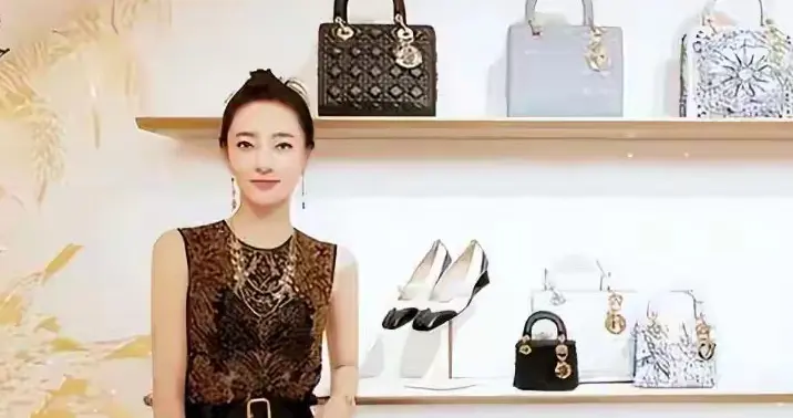 诈骗13.9亿，千万豪车，成堆金条被拍，才知王丽坤夫妇究竟多奢靡