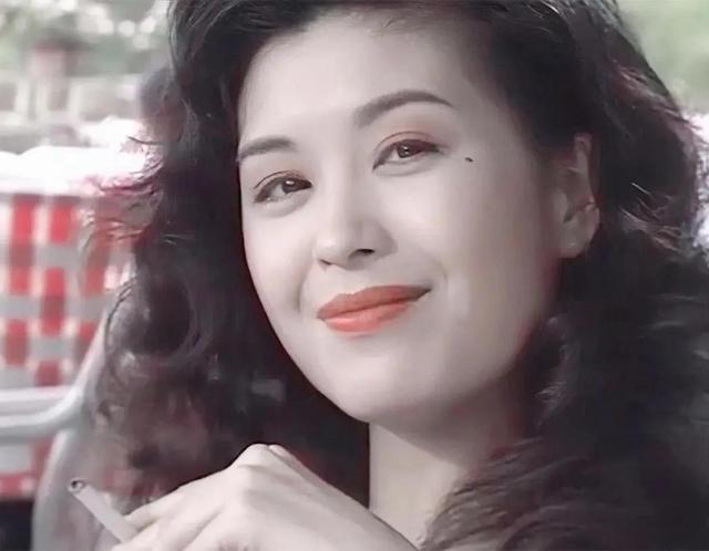 伍咏薇|伍咏薇：老娘披块布，也可以风情万种