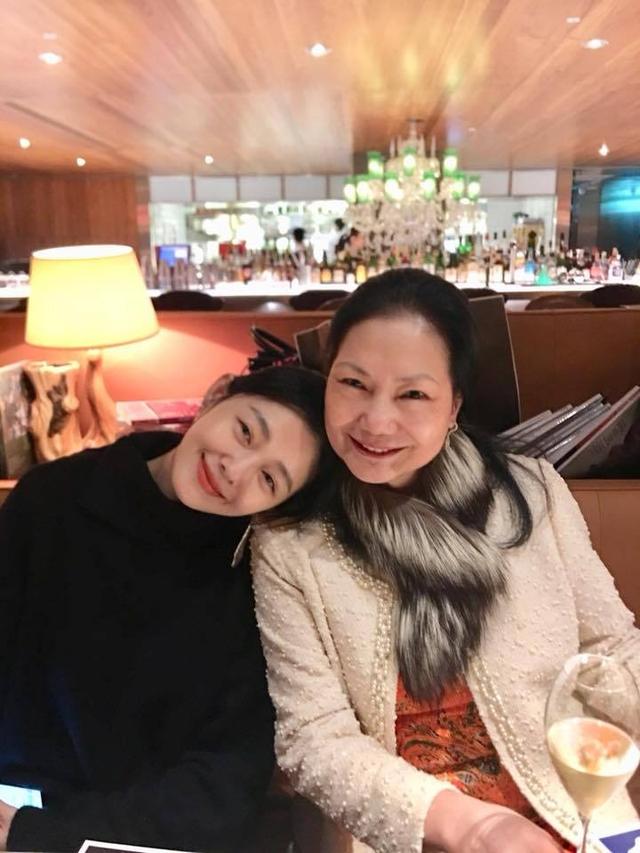 S妈时隔27天再发文，称与大S过去捐款不计其数，恳求网友停止网暴