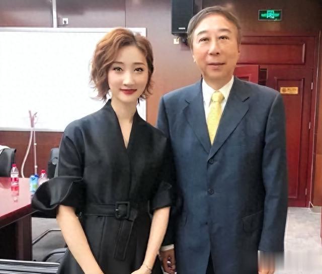 居然骗了我们40年！原来她是冯巩的妻子，难怪能大红大紫