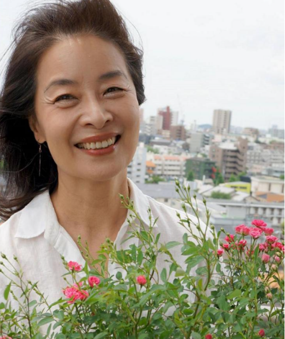 演员顾艳：嫁给日本人移居日本，儿子母语是日语，今64岁风韵犹存