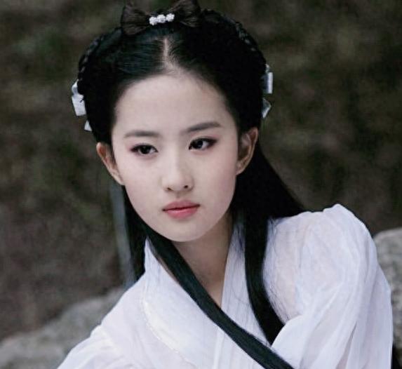 刘亦菲藏了16年旧情曝光，直言要不是因为他，我早就...