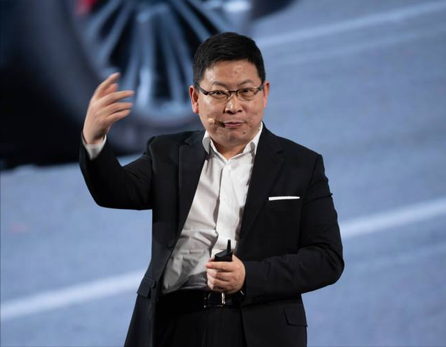 智驾事故频发，官方警告华为，鼓吹“解放双手”就是在“玩命”！