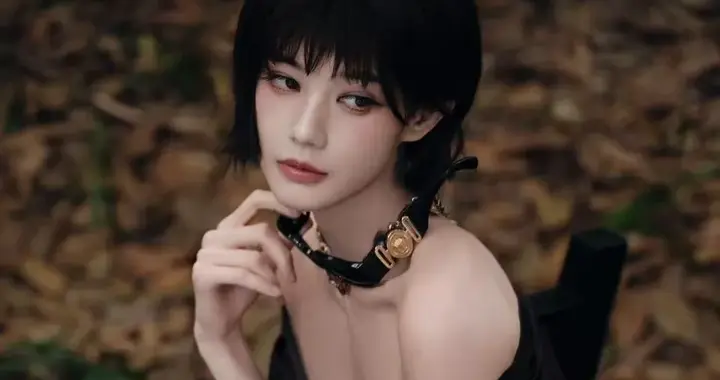 李一桐剪了短发像换了个人！一袭黑色露肩裙好高级，差点认不出！